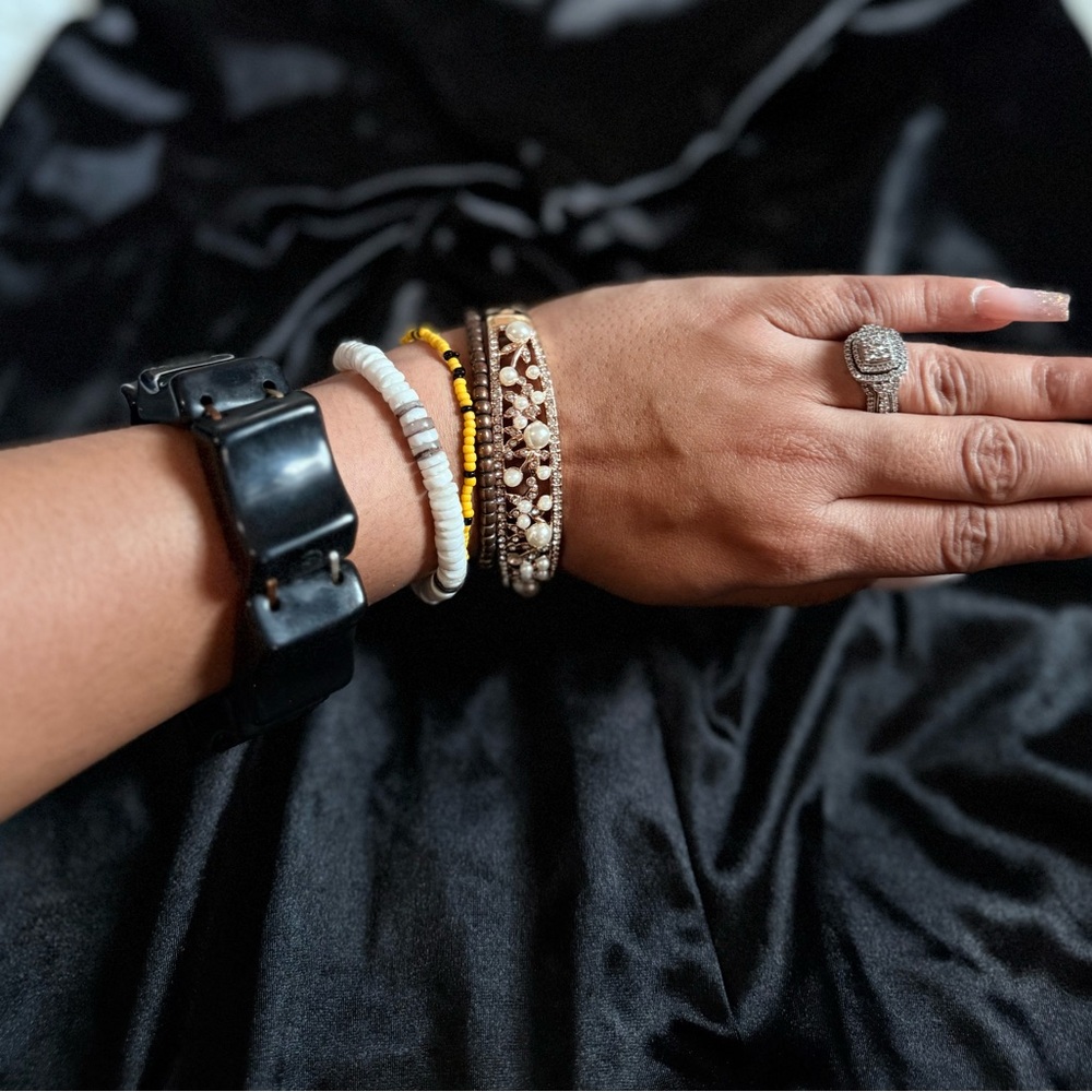 Assorted Women's Bracelet Set